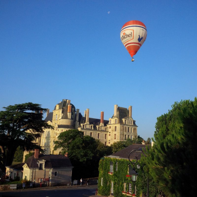 Vol au dessus du château de Brissac